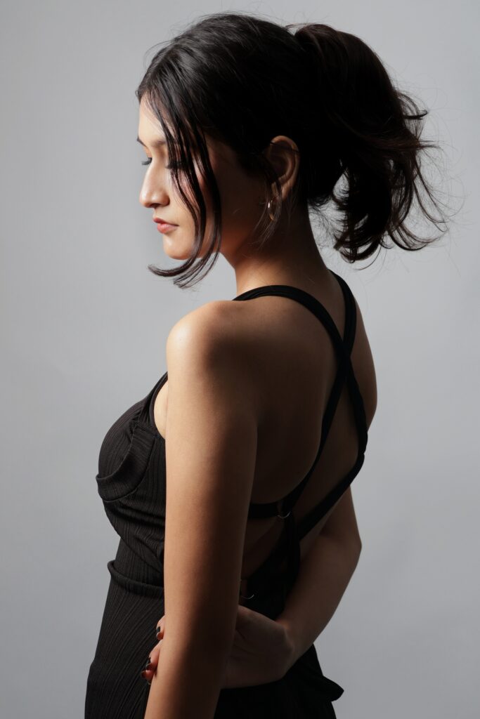 20251130124927615 683x1024